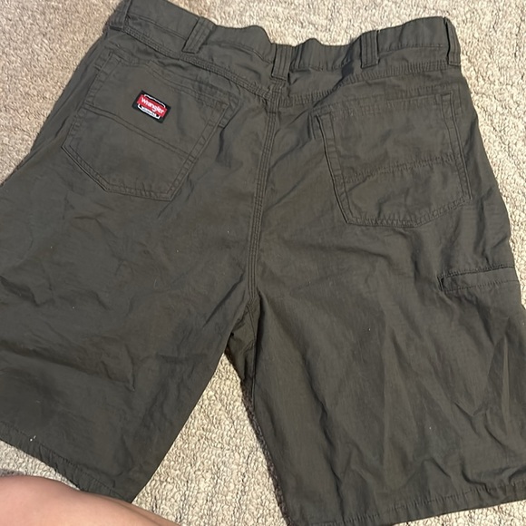 Wrangler workwear shorts size 38 - Picture 2 of 3